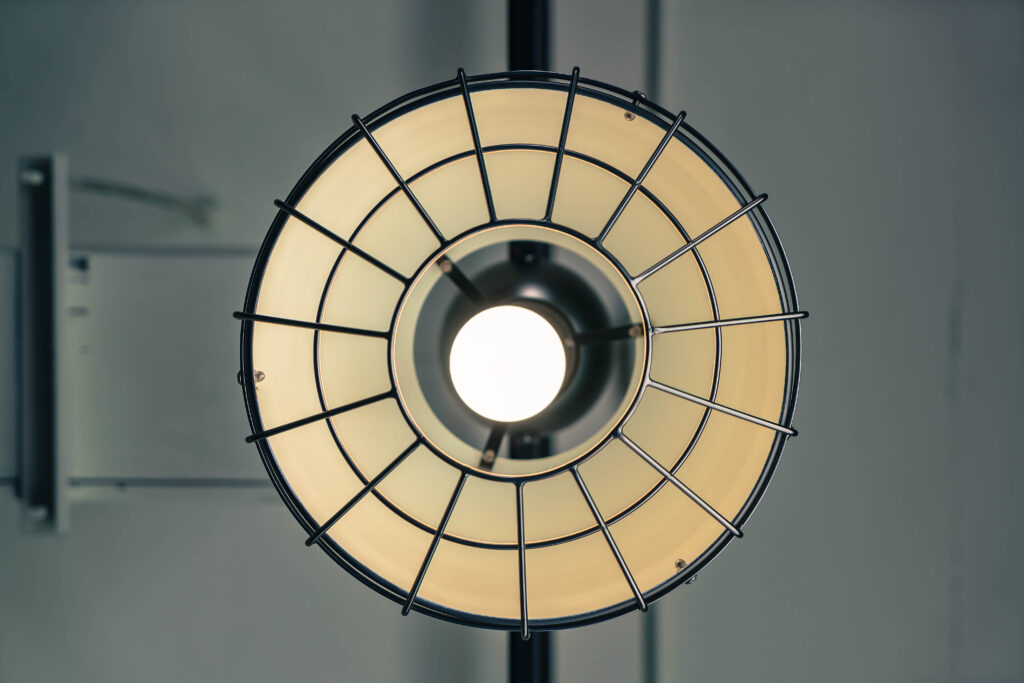Éclairage et électricité pour magasins